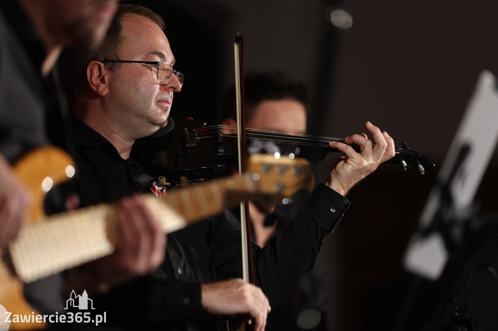 Fotorelacja: Święto Niepodległości w Pałacyku nad Wartą w Zawierciu Kromołowie