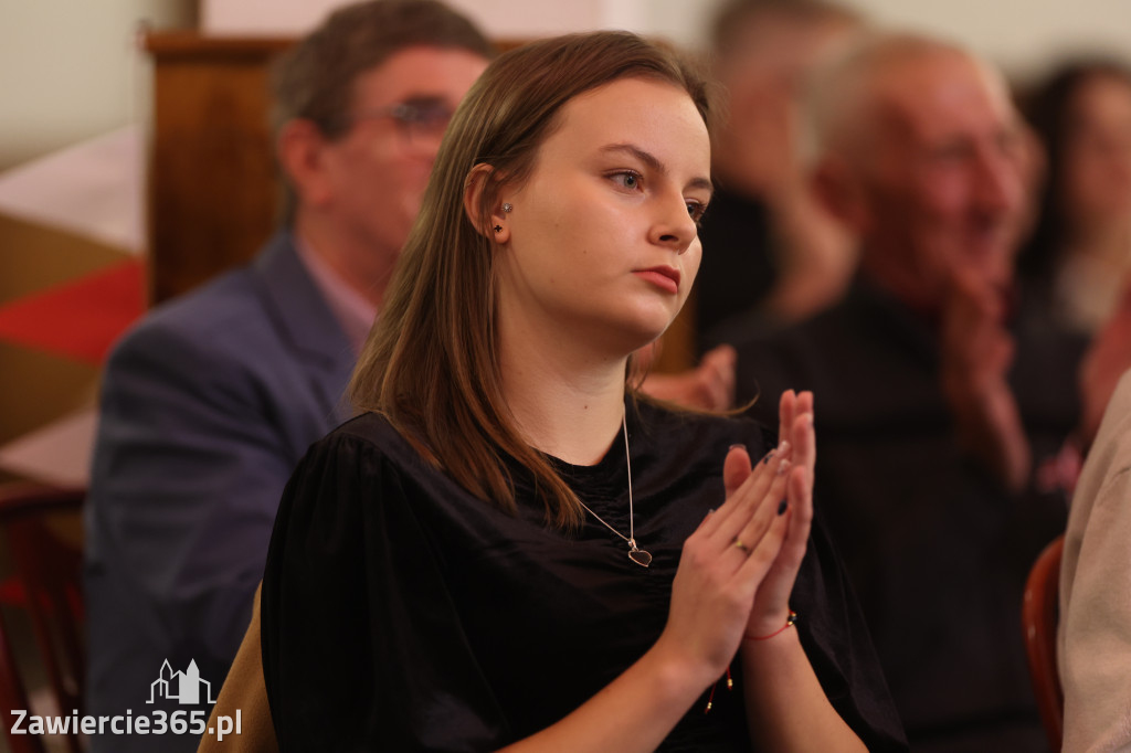 Fotorelacja: Święto Niepodległości w Pałacyku nad Wartą w Zawierciu Kromołowie