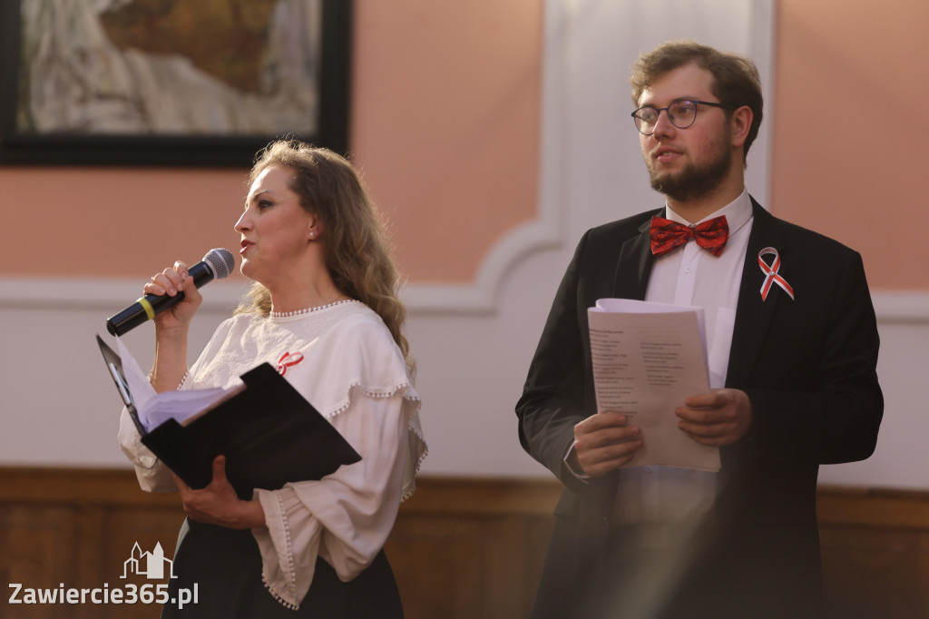 Fotorelacja: Święto Niepodległości w Pałacyku nad Wartą w Zawierciu Kromołowie