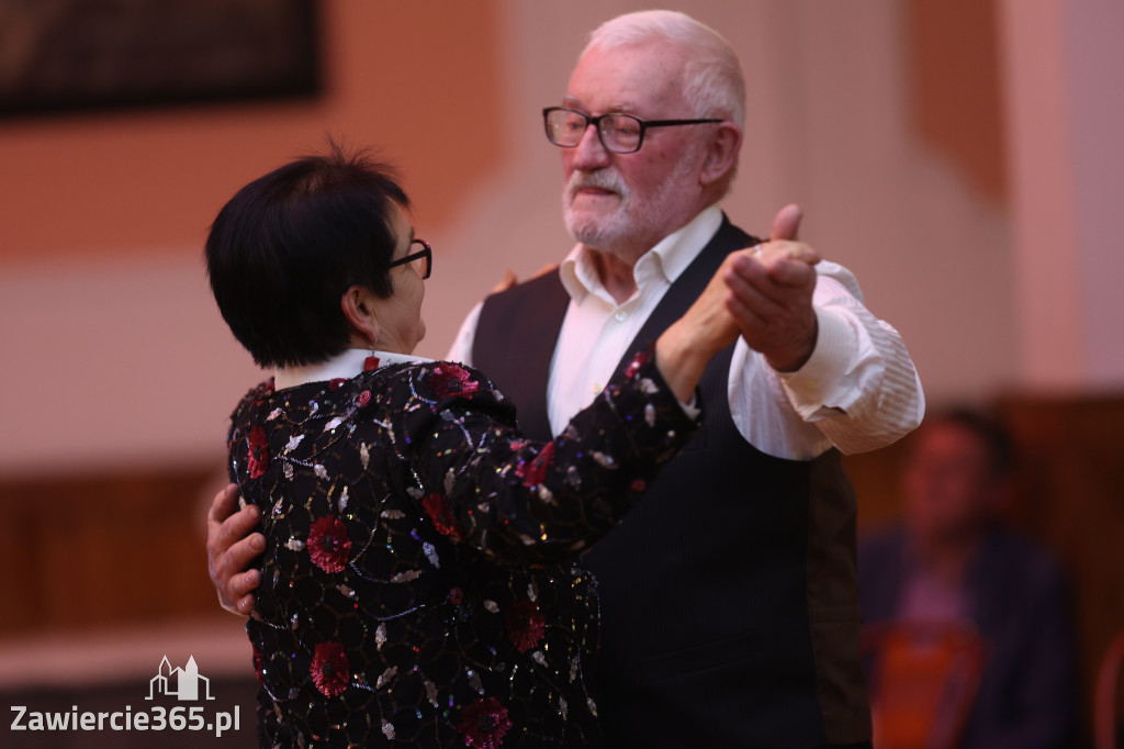 Fotorelacja: Święto Niepodległości w Pałacyku nad Wartą w Zawierciu Kromołowie