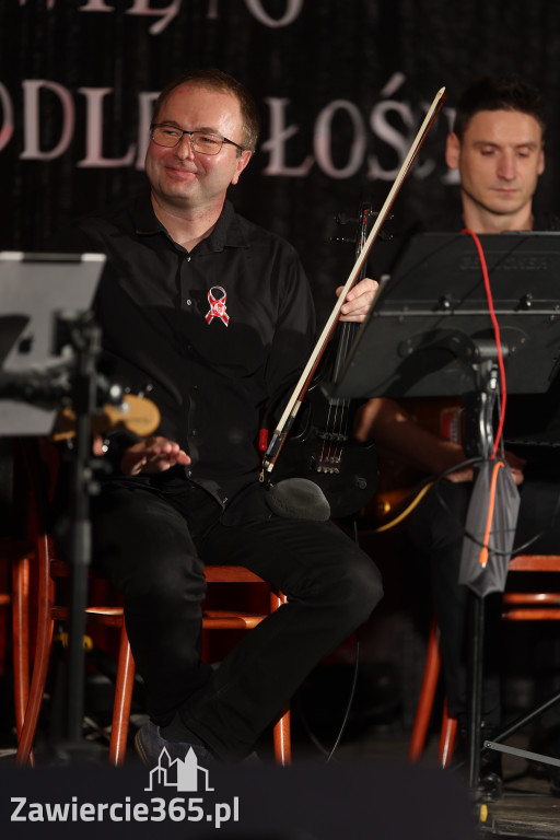 Fotorelacja: Święto Niepodległości w Pałacyku nad Wartą w Zawierciu Kromołowie