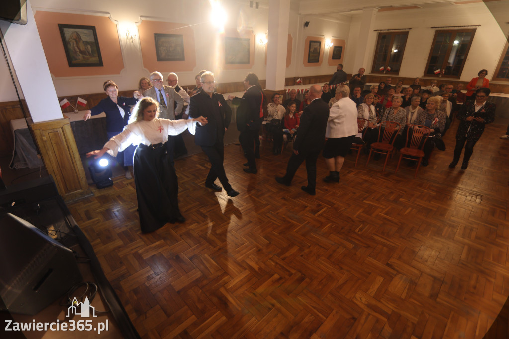 Fotorelacja: Święto Niepodległości w Pałacyku nad Wartą w Zawierciu Kromołowie