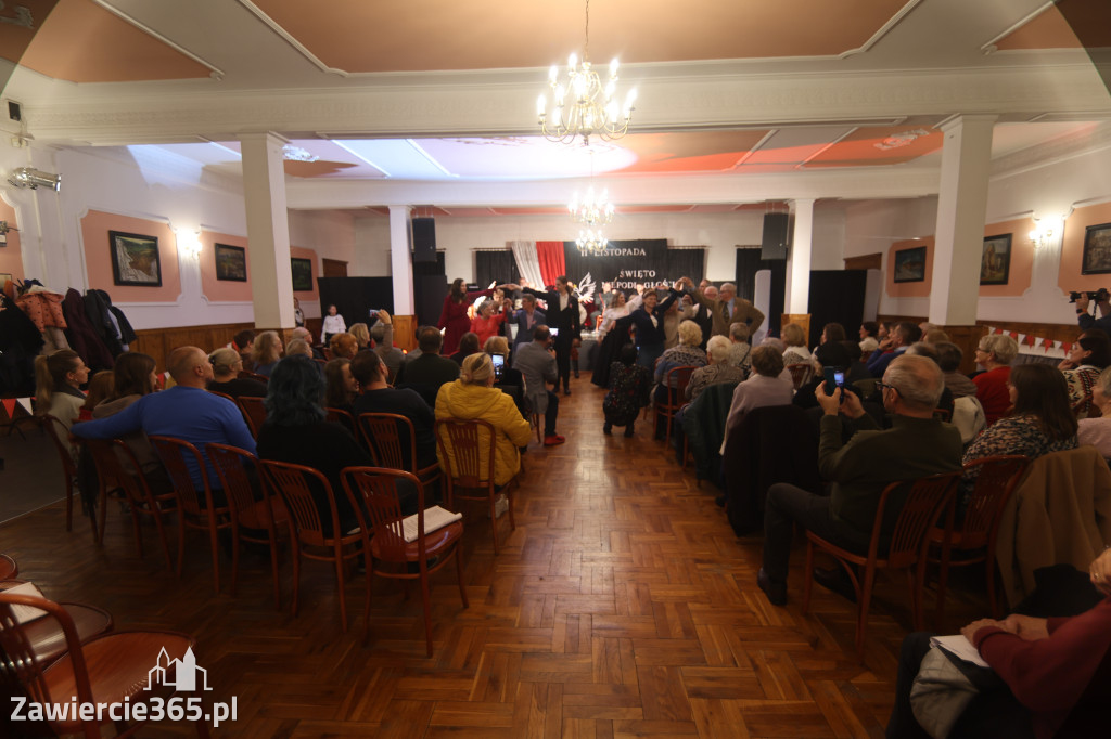 Fotorelacja: Święto Niepodległości w Pałacyku nad Wartą w Zawierciu Kromołowie