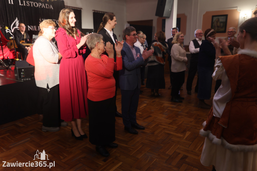 Fotorelacja: Święto Niepodległości w Pałacyku nad Wartą w Zawierciu Kromołowie