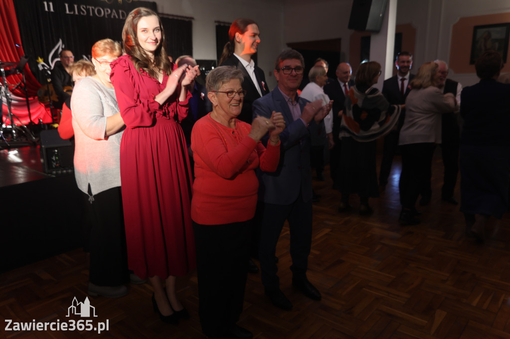 Fotorelacja: Święto Niepodległości w Pałacyku nad Wartą w Zawierciu Kromołowie