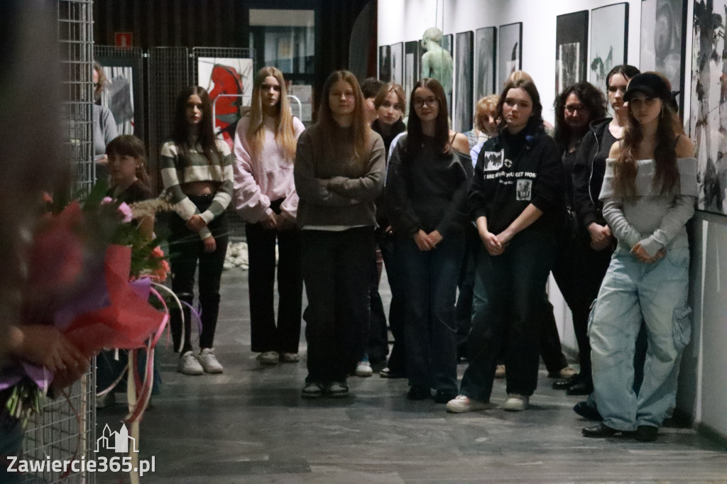 Fotorelacja: Wernisaż MIĘDZY LINIĄ A FORMĄ w MOK Zawiercie