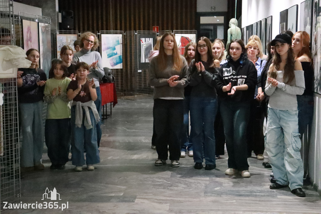 Fotorelacja: Wernisaż MIĘDZY LINIĄ A FORMĄ w MOK Zawiercie