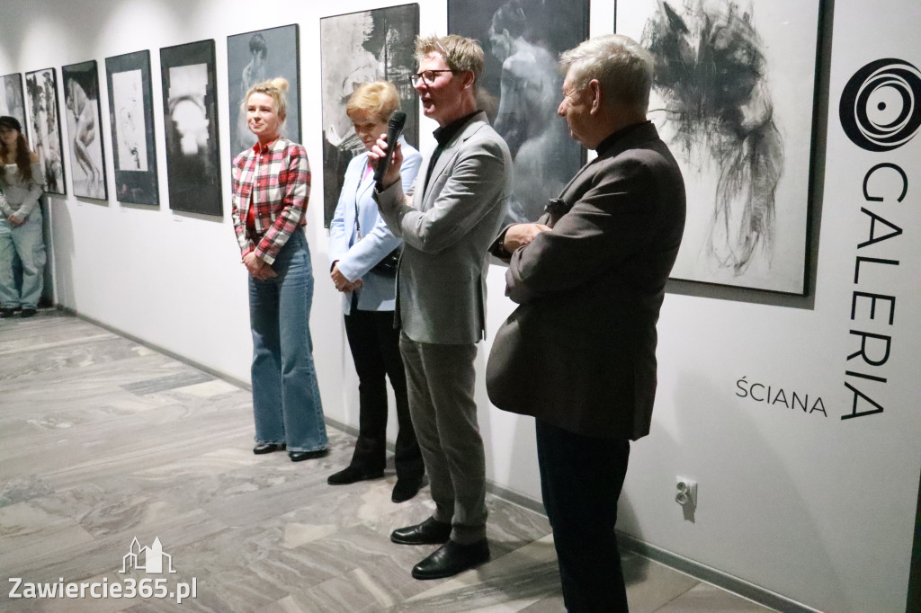 Fotorelacja: Wernisaż MIĘDZY LINIĄ A FORMĄ w MOK Zawiercie