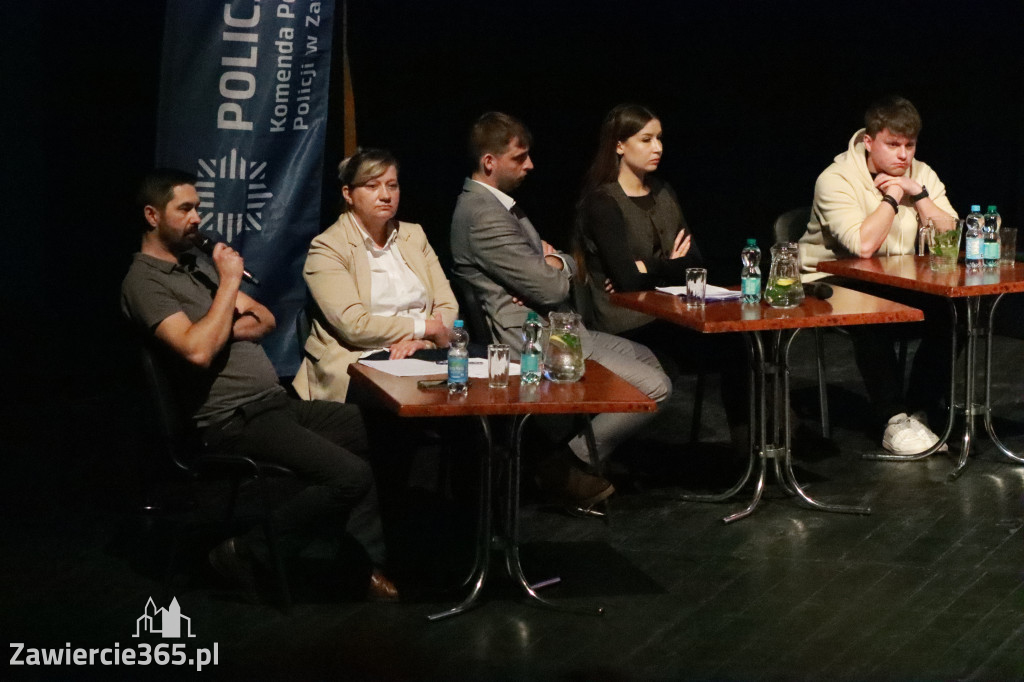 Fotorelacja: Razem przeciw mowie nienawiści w MOK Zawiercie