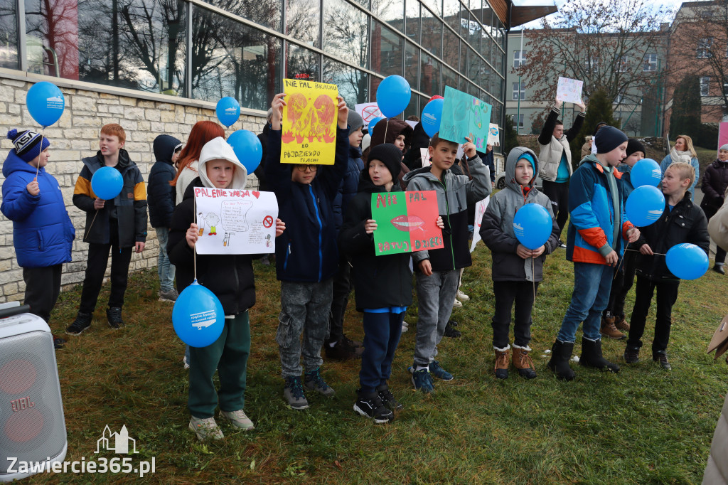 Fotorelacja: Konferencja prasowa przy mobilnych płucach w Łazach