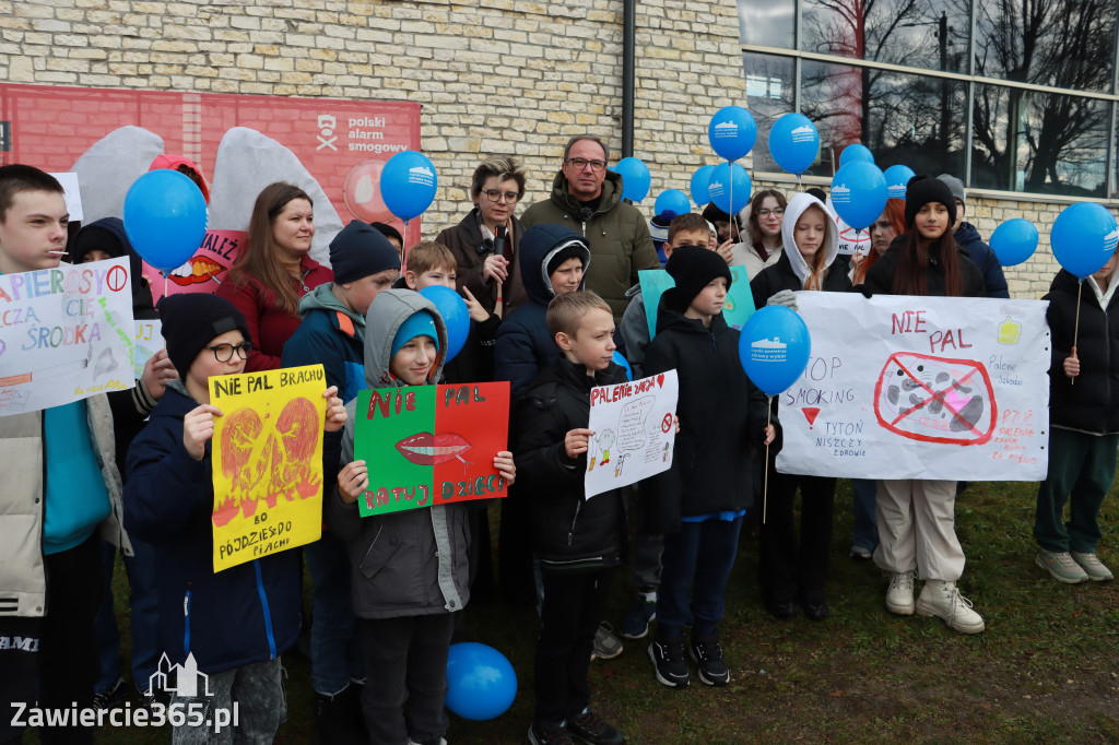 Fotorelacja: Konferencja prasowa przy mobilnych płucach w Łazach