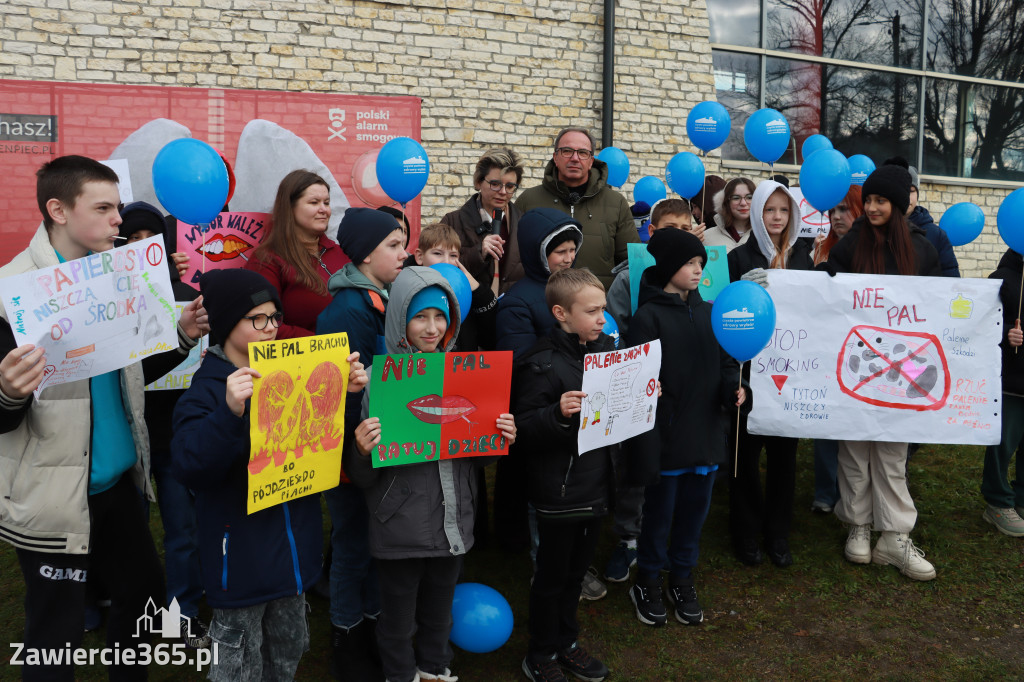 Fotorelacja: Konferencja prasowa przy mobilnych płucach w Łazach