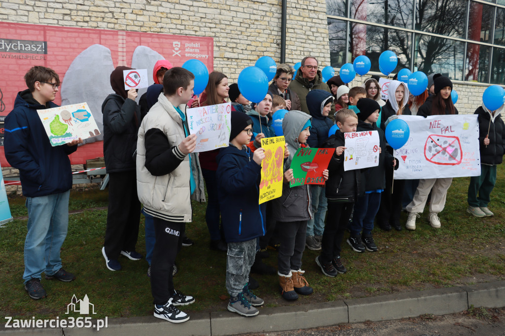 Fotorelacja: Konferencja prasowa przy mobilnych płucach w Łazach