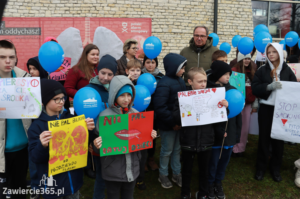 Fotorelacja: Konferencja prasowa przy mobilnych płucach w Łazach
