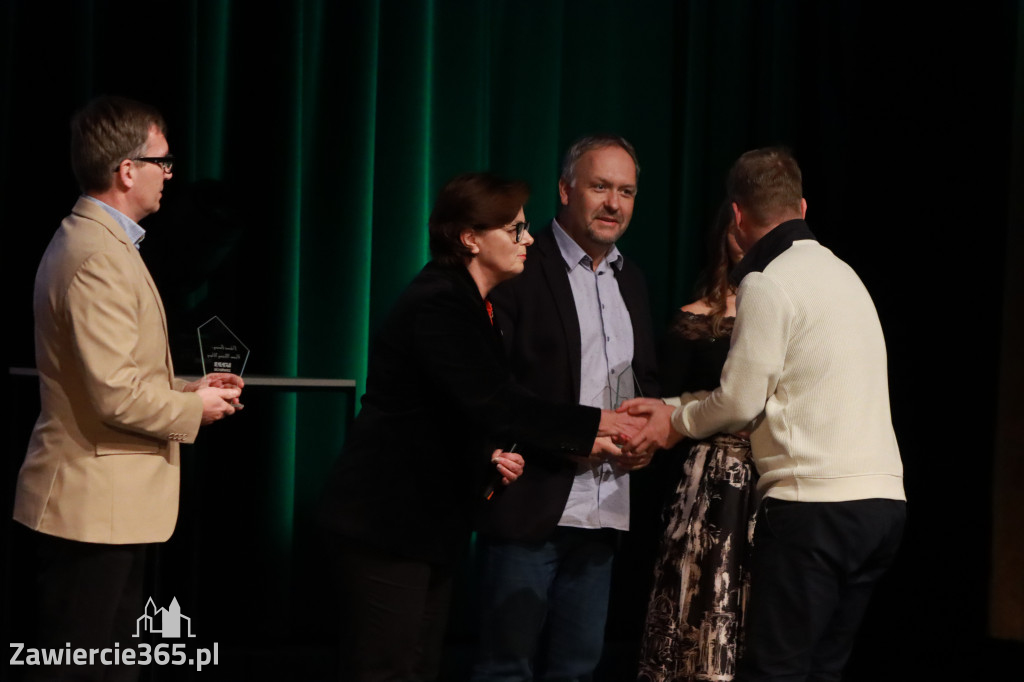 Fotorelacja: POKONAĆ BARIERY - Razem możemy więcej w MOK Zawiercie