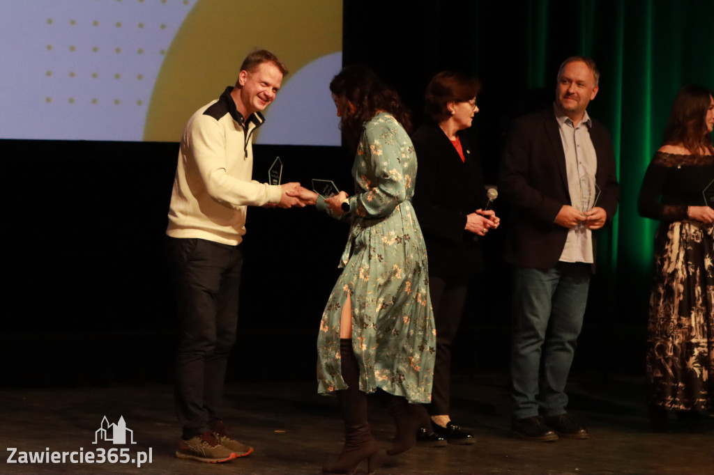 Fotorelacja: POKONAĆ BARIERY - Razem możemy więcej w MOK Zawiercie