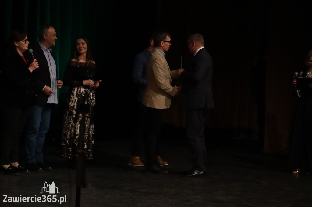 Fotorelacja: POKONAĆ BARIERY - Razem możemy więcej w MOK Zawiercie