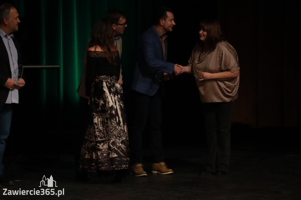 Fotorelacja: POKONAĆ BARIERY - Razem możemy więcej w MOK Zawiercie