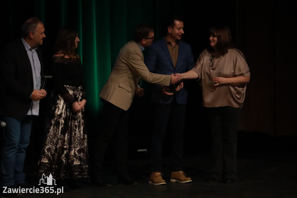 Fotorelacja: POKONAĆ BARIERY - Razem możemy więcej w MOK Zawiercie