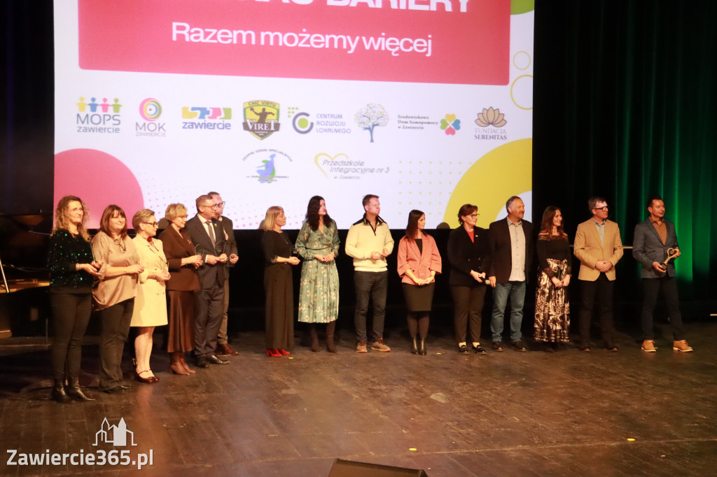 Fotorelacja: POKONAĆ BARIERY - Razem możemy więcej w MOK Zawiercie