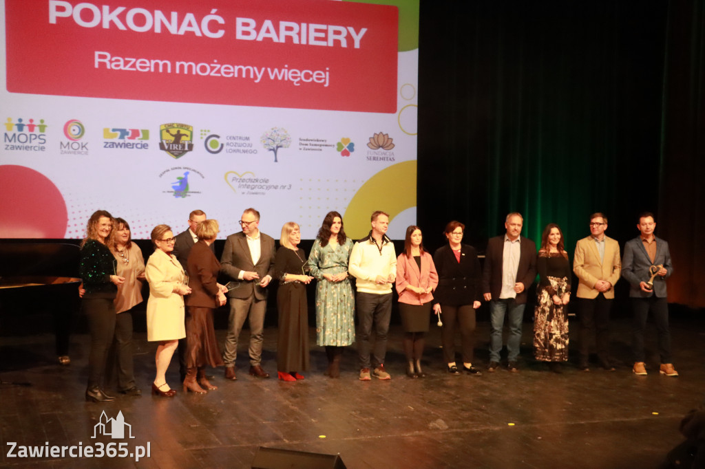 Fotorelacja: POKONAĆ BARIERY - Razem możemy więcej w MOK Zawiercie