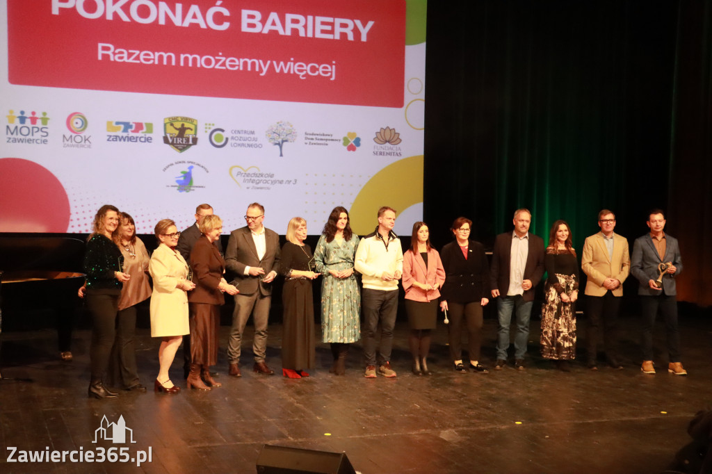 Fotorelacja: POKONAĆ BARIERY - Razem możemy więcej w MOK Zawiercie