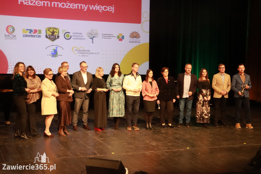 Fotorelacja: POKONAĆ BARIERY - Razem możemy więcej w MOK Zawiercie