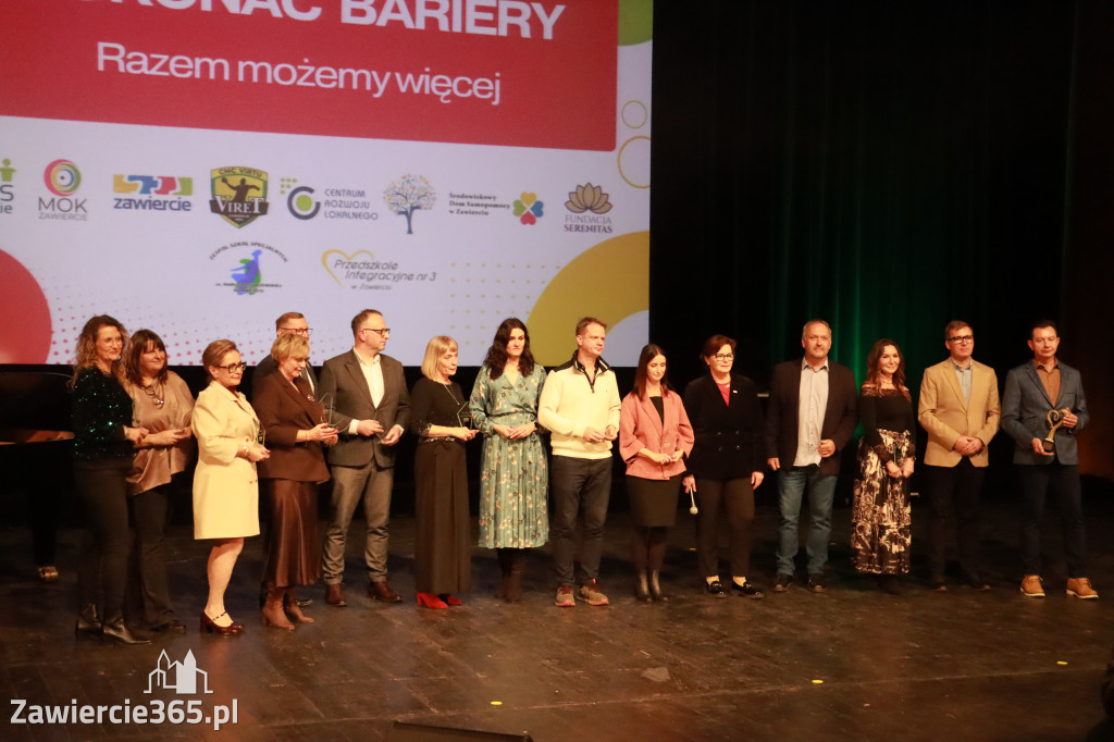 Fotorelacja: POKONAĆ BARIERY - Razem możemy więcej w MOK Zawiercie