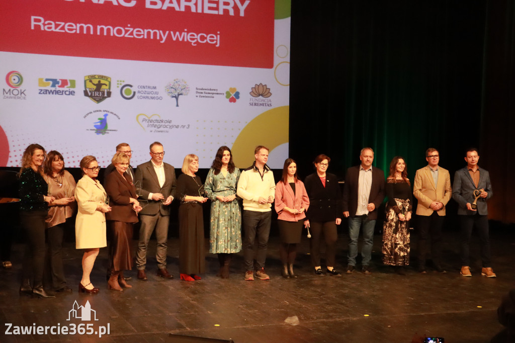 Fotorelacja: POKONAĆ BARIERY - Razem możemy więcej w MOK Zawiercie