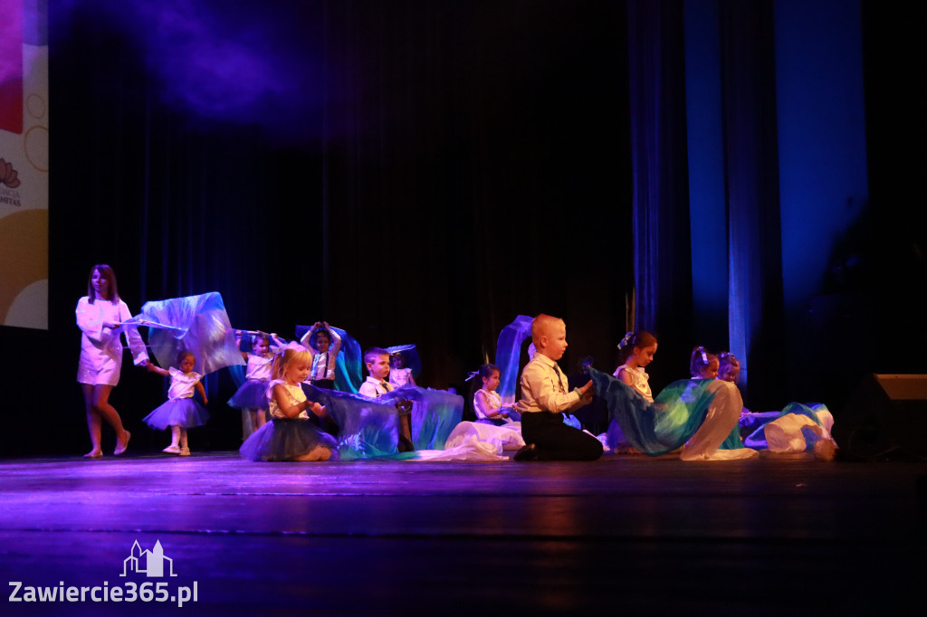 Fotorelacja: POKONAĆ BARIERY - Razem możemy więcej w MOK Zawiercie