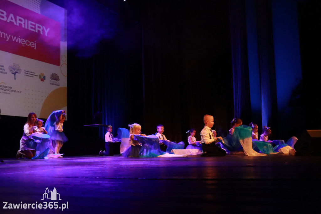 Fotorelacja: POKONAĆ BARIERY - Razem możemy więcej w MOK Zawiercie