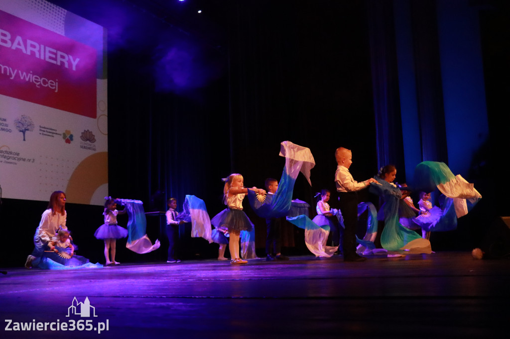 Fotorelacja: POKONAĆ BARIERY - Razem możemy więcej w MOK Zawiercie