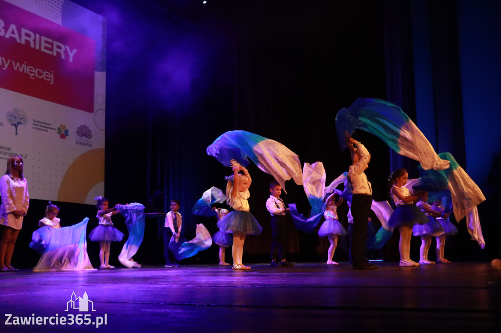 Fotorelacja: POKONAĆ BARIERY - Razem możemy więcej w MOK Zawiercie