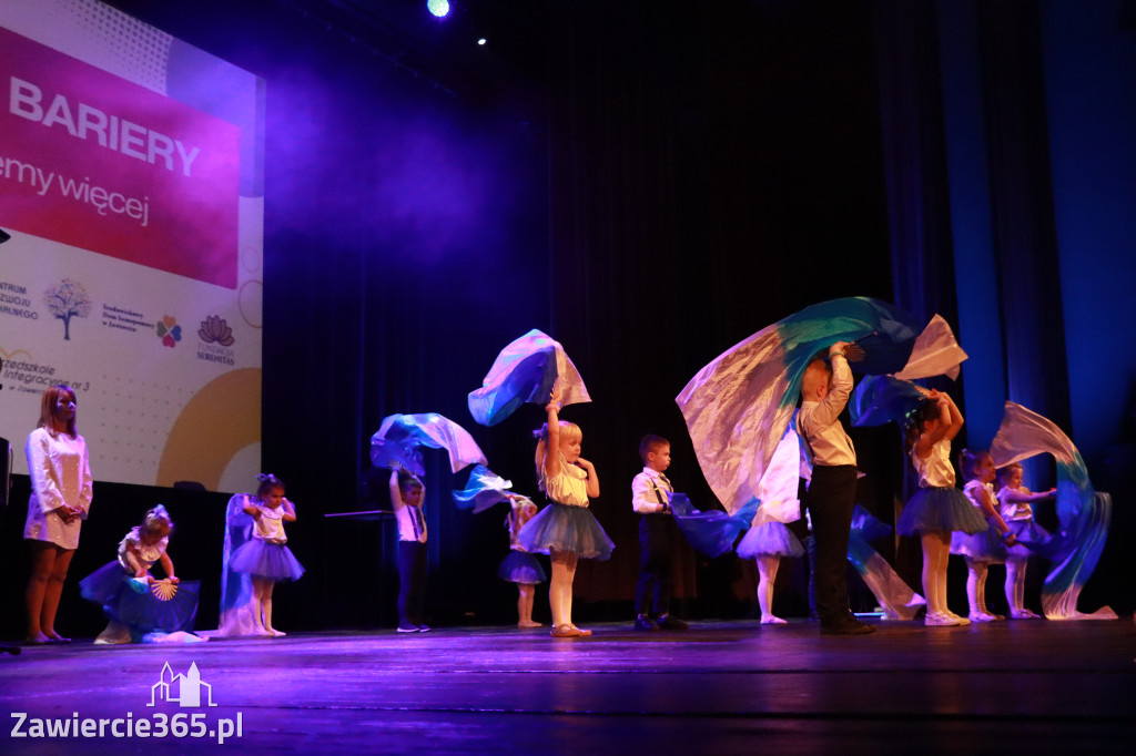 Fotorelacja: POKONAĆ BARIERY - Razem możemy więcej w MOK Zawiercie