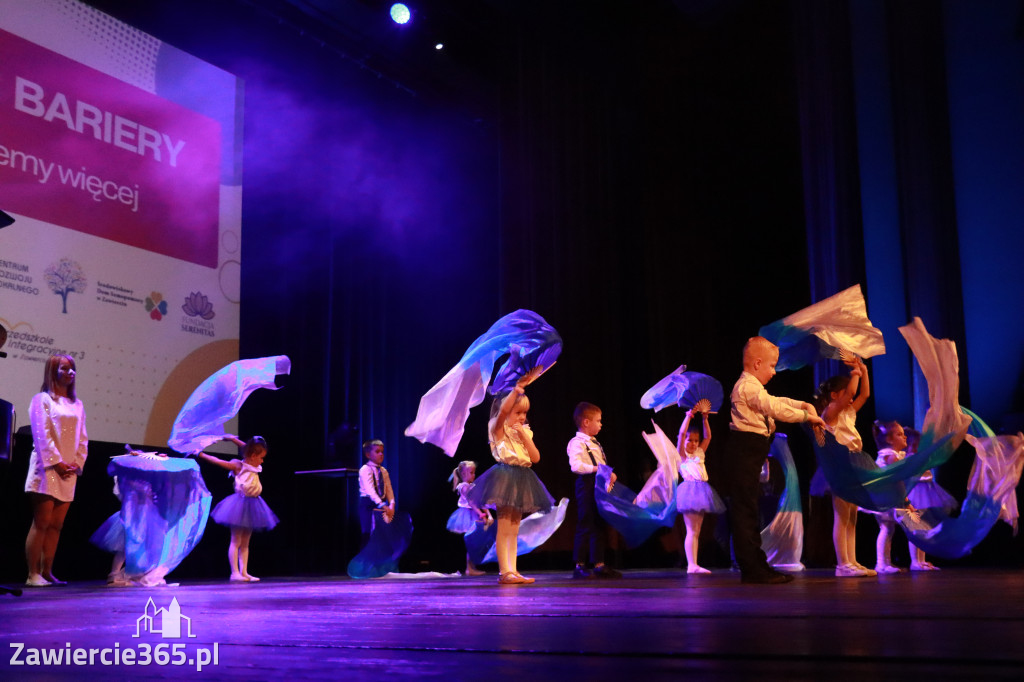 Fotorelacja: POKONAĆ BARIERY - Razem możemy więcej w MOK Zawiercie