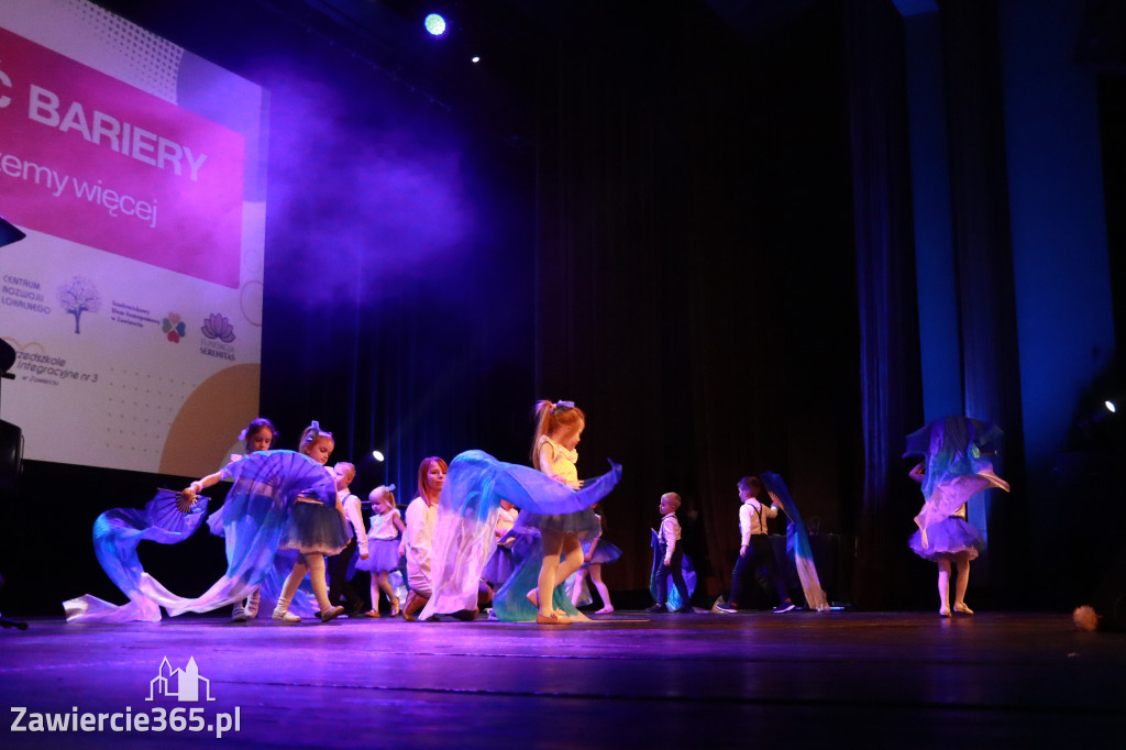 Fotorelacja: POKONAĆ BARIERY - Razem możemy więcej w MOK Zawiercie