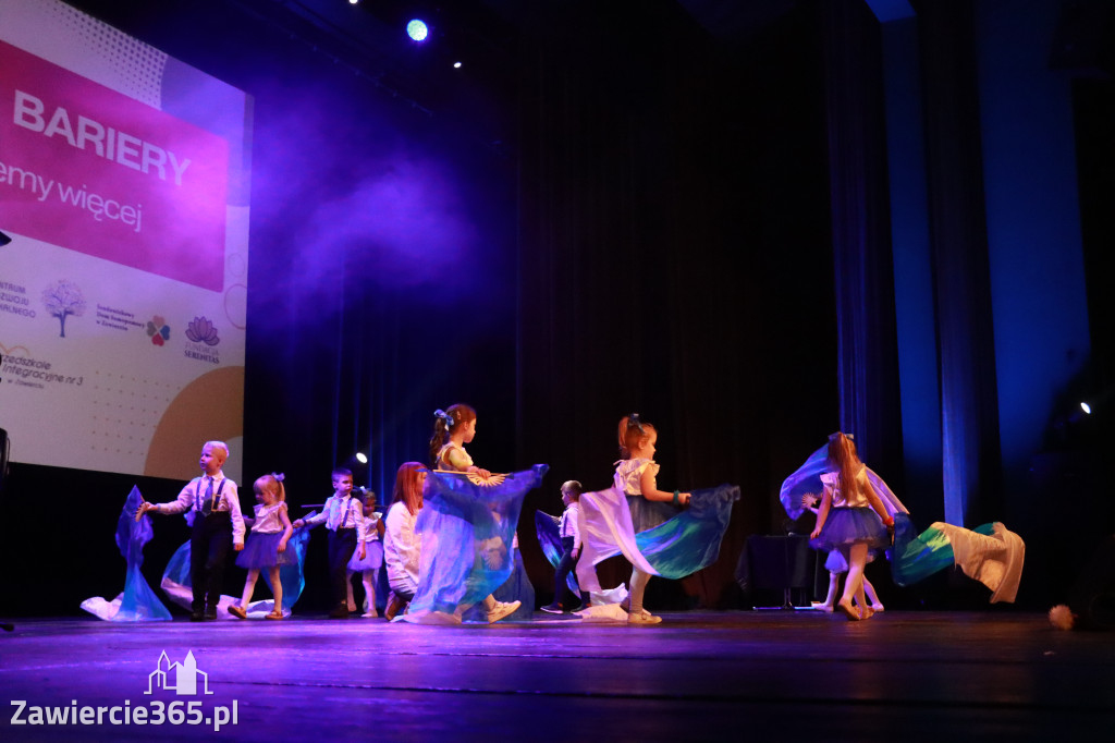 Fotorelacja: POKONAĆ BARIERY - Razem możemy więcej w MOK Zawiercie