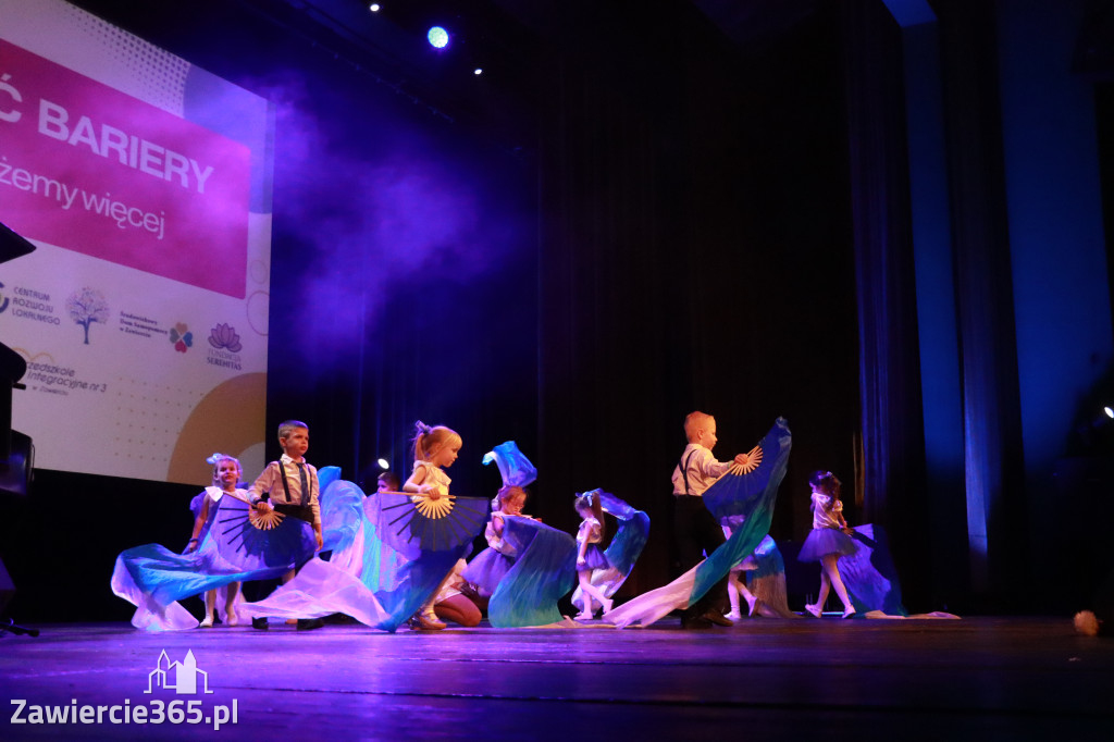 Fotorelacja: POKONAĆ BARIERY - Razem możemy więcej w MOK Zawiercie