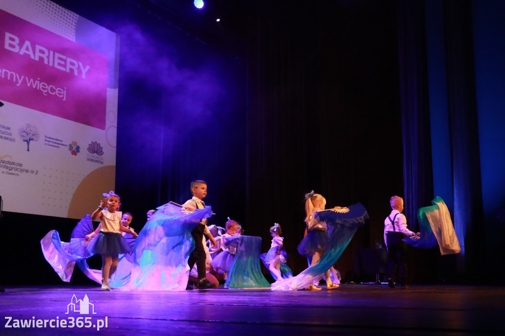 Fotorelacja: POKONAĆ BARIERY - Razem możemy więcej w MOK Zawiercie