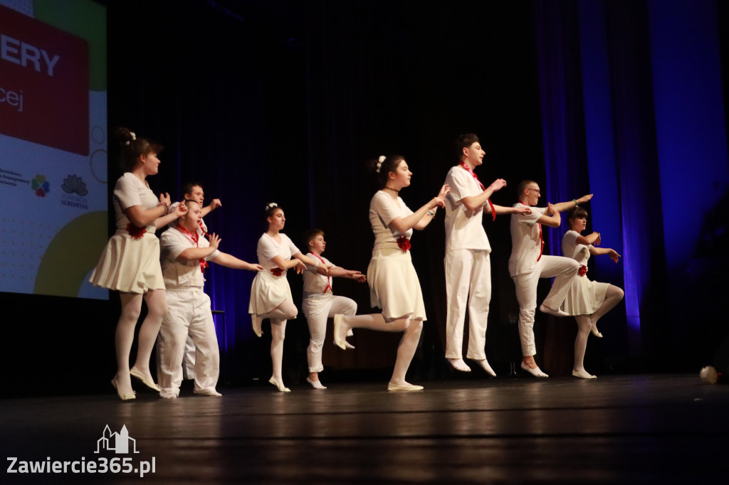 Fotorelacja: POKONAĆ BARIERY - Razem możemy więcej w MOK Zawiercie