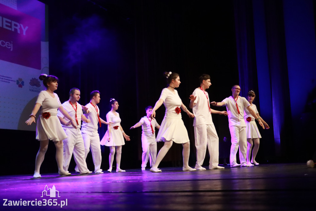 Fotorelacja: POKONAĆ BARIERY - Razem możemy więcej w MOK Zawiercie