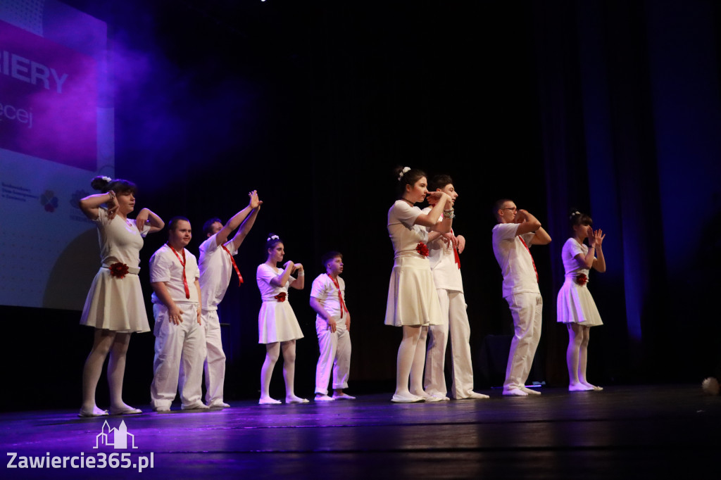 Fotorelacja: POKONAĆ BARIERY - Razem możemy więcej w MOK Zawiercie