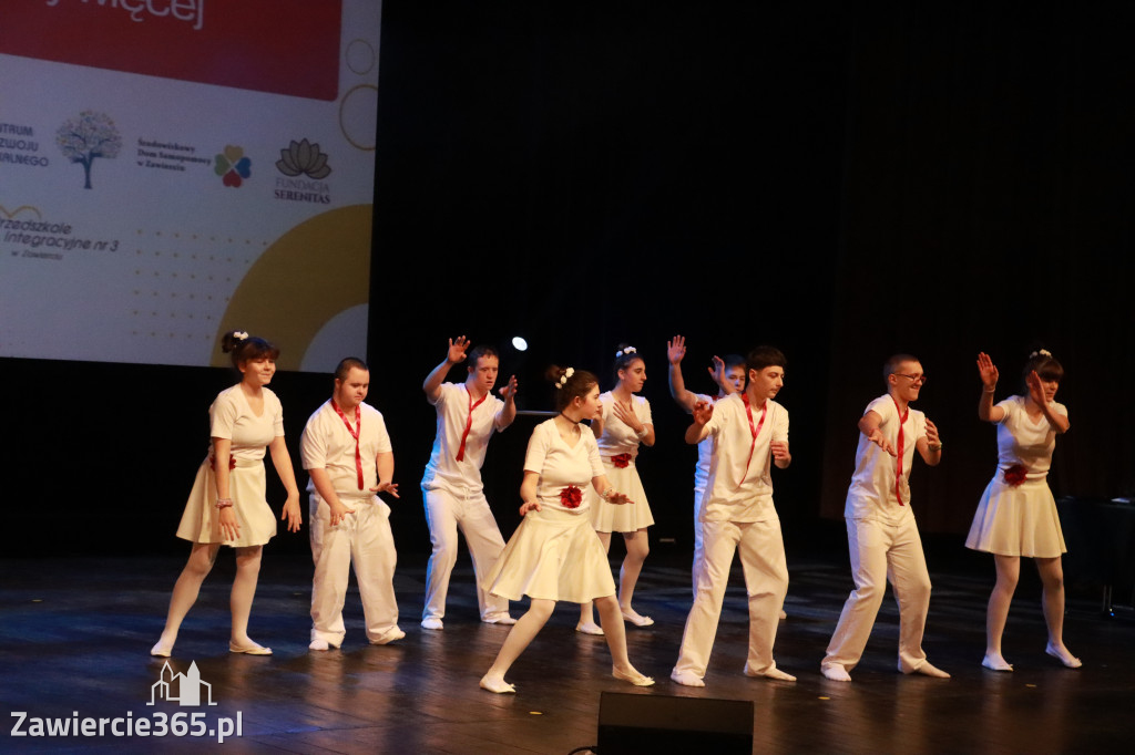 Fotorelacja: POKONAĆ BARIERY - Razem możemy więcej w MOK Zawiercie