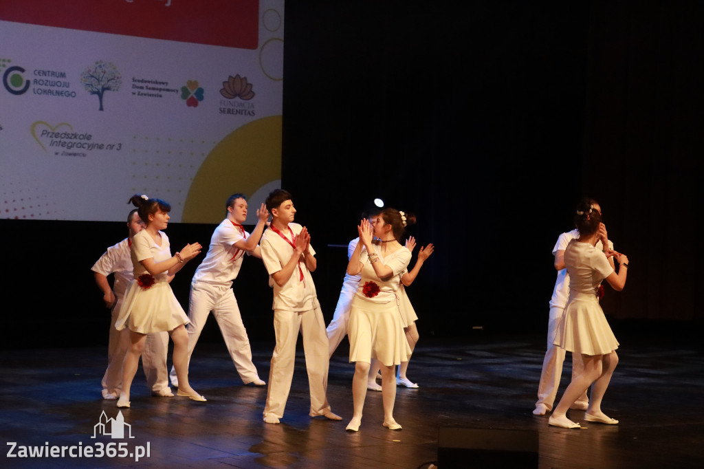 Fotorelacja: POKONAĆ BARIERY - Razem możemy więcej w MOK Zawiercie