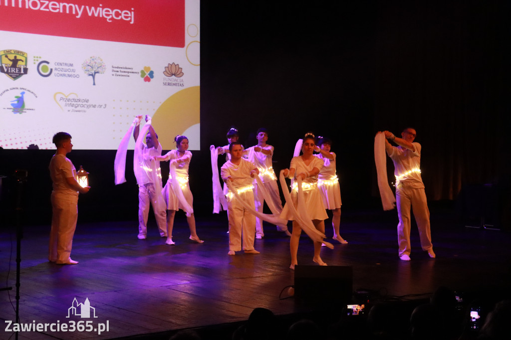 Fotorelacja: POKONAĆ BARIERY - Razem możemy więcej w MOK Zawiercie