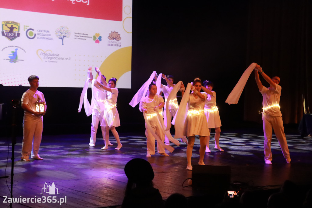 Fotorelacja: POKONAĆ BARIERY - Razem możemy więcej w MOK Zawiercie