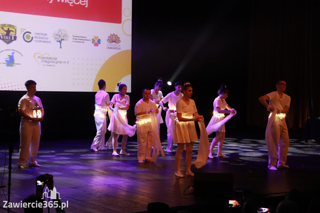 Fotorelacja: POKONAĆ BARIERY - Razem możemy więcej w MOK Zawiercie