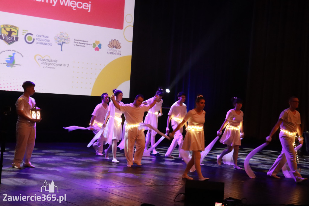 Fotorelacja: POKONAĆ BARIERY - Razem możemy więcej w MOK Zawiercie