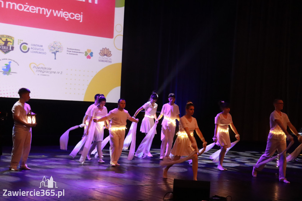 Fotorelacja: POKONAĆ BARIERY - Razem możemy więcej w MOK Zawiercie