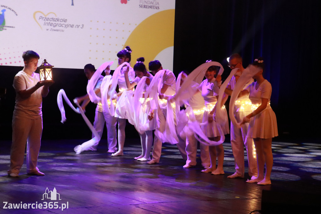 Fotorelacja: POKONAĆ BARIERY - Razem możemy więcej w MOK Zawiercie